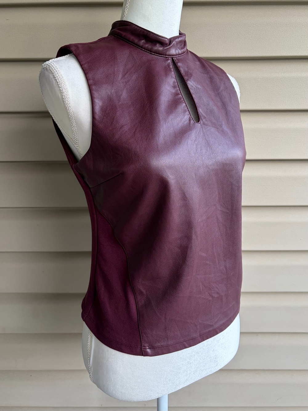 •Marc New York• Faux Leather Front Sleeveless Top in Burgundy - Size Small - Picture 3 of 8